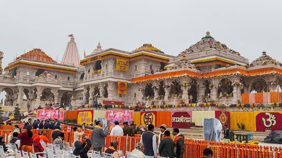 राम मंदिर चढ़ावा चोरी मामला: सुप्रीम कोर्ट ने ट्रस्ट को जारी किया नोटिस, यूपी सरकार से मांगी एसआइटी की जांच रिपोर्ट