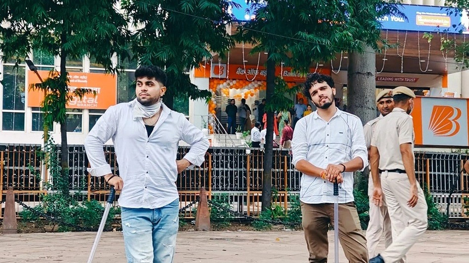 सादे कपड़ों में पुलिस!  क्या कहता है कानून?