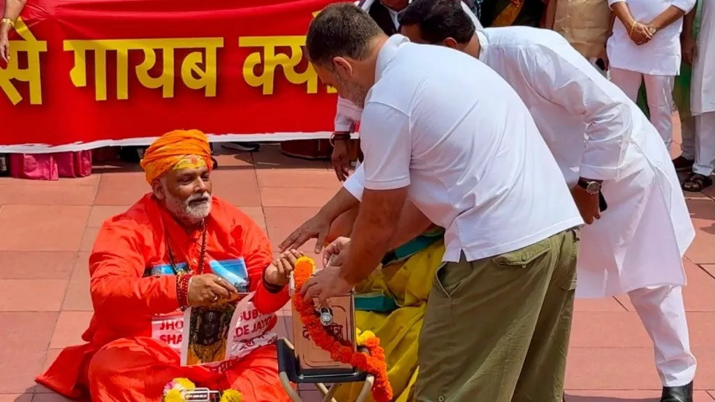 साधु के भेष में निर्दलीय सांसद पप्पू यादव क्यों कर रहे थे चढ़ावा की चोरी!
