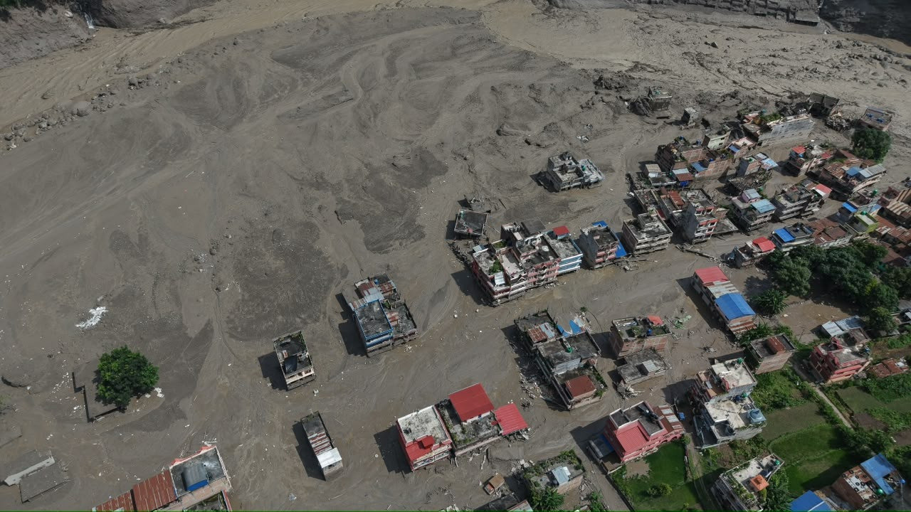 नेपाल में बाढ़ ने मचाई तबाही, 105 भारतीयों समेत 384 यात्री लापता, आठ की मौत