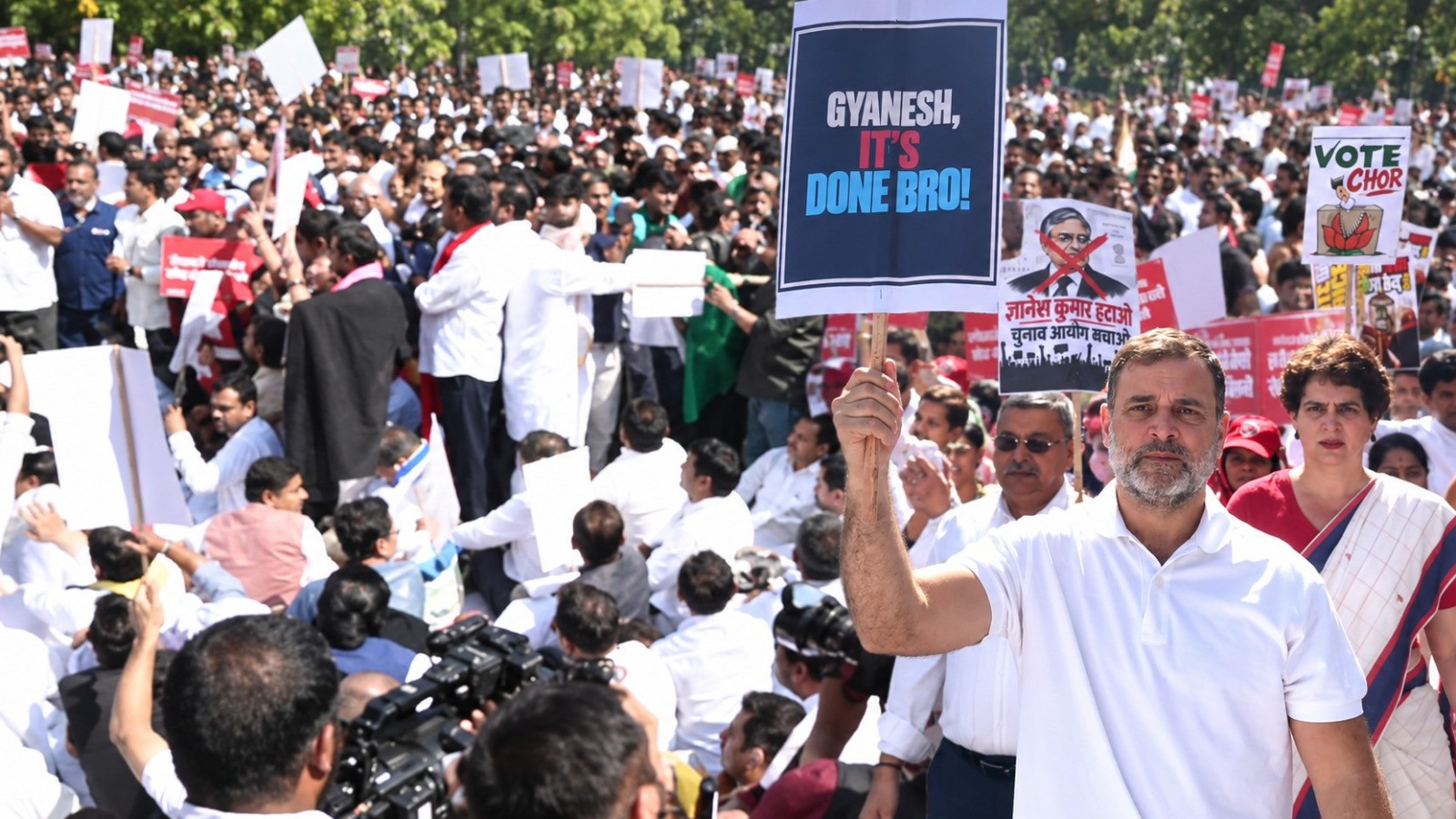 Delhi Police halts India Bloc march protesting EC decisions